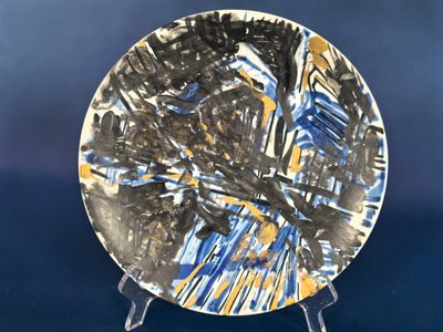 Pierre Sulmon (1932-2008), Assiette en porcelaine blanche ém…