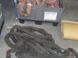 un gros tas de corde au milieu d'une pièce