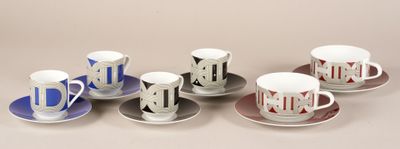 six tasses et soucoupes sur lesquelles est inscrit « I love you »