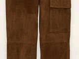 pantalon en velours côtelé marron avec des poches et une fermeture à boutons