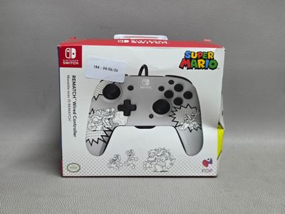emballage d'une manette Nintendo Wii dans une boîte posée sur une table