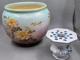 deux vases placés l'un à côté de l'autre