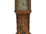 une horloge de parquet sur fond blanc, avec un fond blanc