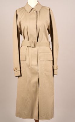 un trench-coat beige sur un mannequin, un mannequin, un mannequin, un mannequin, un mannequin, un mannequin, un mannequin, un mannequin, un mannequin, un mannequin, un mannequin, un mannequin, un mannequin, un mannequin, un mannequin, un mannequin, un mannequin, un mannequin, un mannequin, un mannequin, un mannequin, un mannequin, un mannequin, un mannequin, un mannequin, un mannequin, un mannequin, un mannequin, un mannequin, un mannequin, un mannequin, un mannequin, un