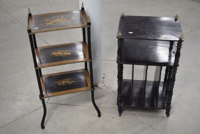 deux tables ornées de motifs dorés et noirs