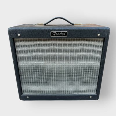 Le nouvel amplificateur de guitare bleu et noir de Fender est prêt à être commercialisé
