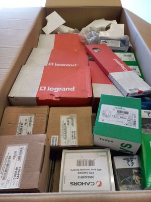 Lot de matériels et accessoires d'ÉLECTRICITÉ pour électrici…