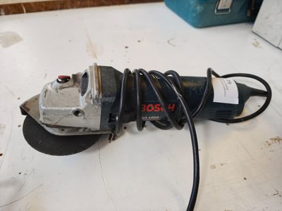 an image of a small electric tool on a table