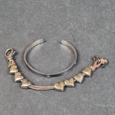 Lot comprenant : 1 bracelet en argent et fibres noires (poid…