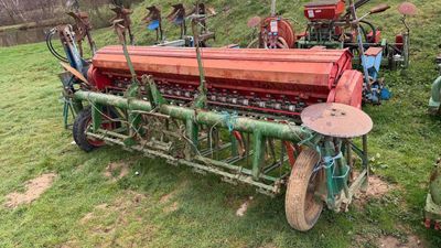 Petit semoir NODET vers 1980 TVA récupérable