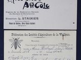 une vieille carte postale sur laquelle figurent l'image d'une abeille et une abeille