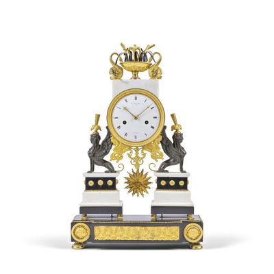 une image représentant une horloge posée sur une table