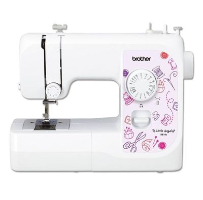 La machine à coudre est blanche et comporte un motif rose.
