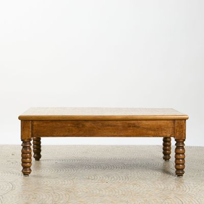 Table basse rectangulaire à plateau orné de petits carreaux …