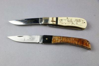 two knives that are sitting next to each other on a table