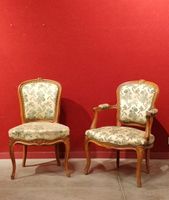 Fauteuil et chaise en bois sculpté.