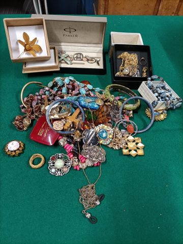 Lot de bijoux fantaisie