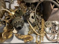 Lot comprenant : ornementations en bronze, laiton, plateau a… (photo 6)