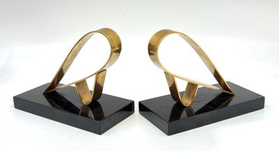 GOLD STARRY. Paire de serre-livres modernistes en laiton et …
