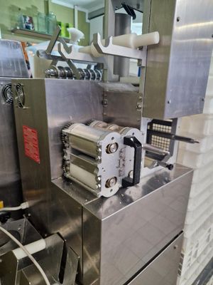 une image d'une machine qui se trouve dans une cuisine