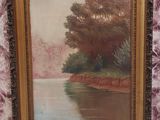 une peinture à l'huile représentant une scène fluviale avec des arbres en arrière-plan