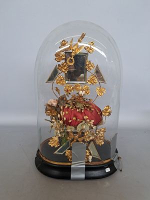 Globe de marié avec socle en bois noirci à section ovale, composition  - Photo 1