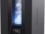 un humidor noir surmonté d'une lumière bleue