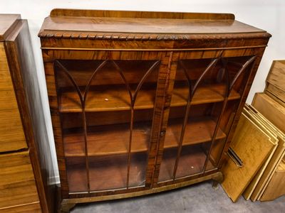 Vitrine en bois de placage style Anglais Accident sur une vi…