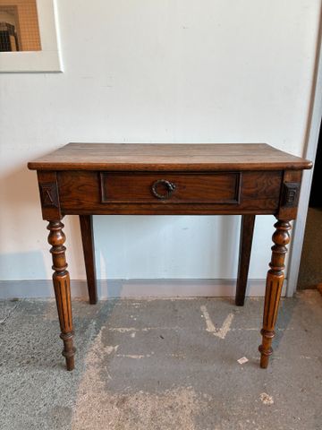Table bureau, plateau rectangulaire reposant sur quatre pieds tou