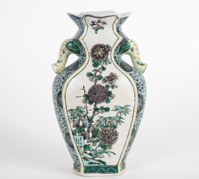 Chine, vers 1900 Vase balustre en porcelaine et émaux de sty…