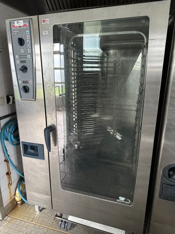 Four multifonction Combi Master Plus RATIONAL FRIMA avec deux cha...