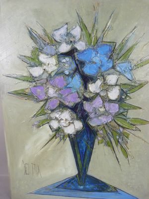 une peinture de fleurs dans un vase bleu sur une table