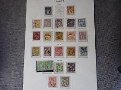 une photo d'une photo d'une collection de timbres