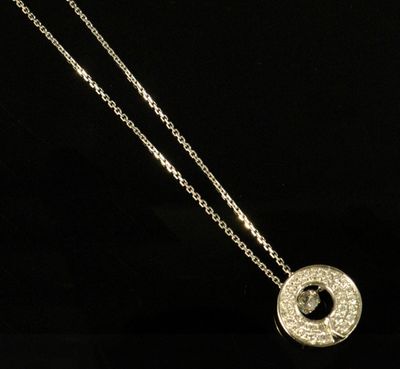 GAREL. Collier en or gris 18 K (750) comprenant une chaîne r…