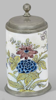 Musée Gögginger Walzenkrug Fayence. Scharffeuerdekor polychr…