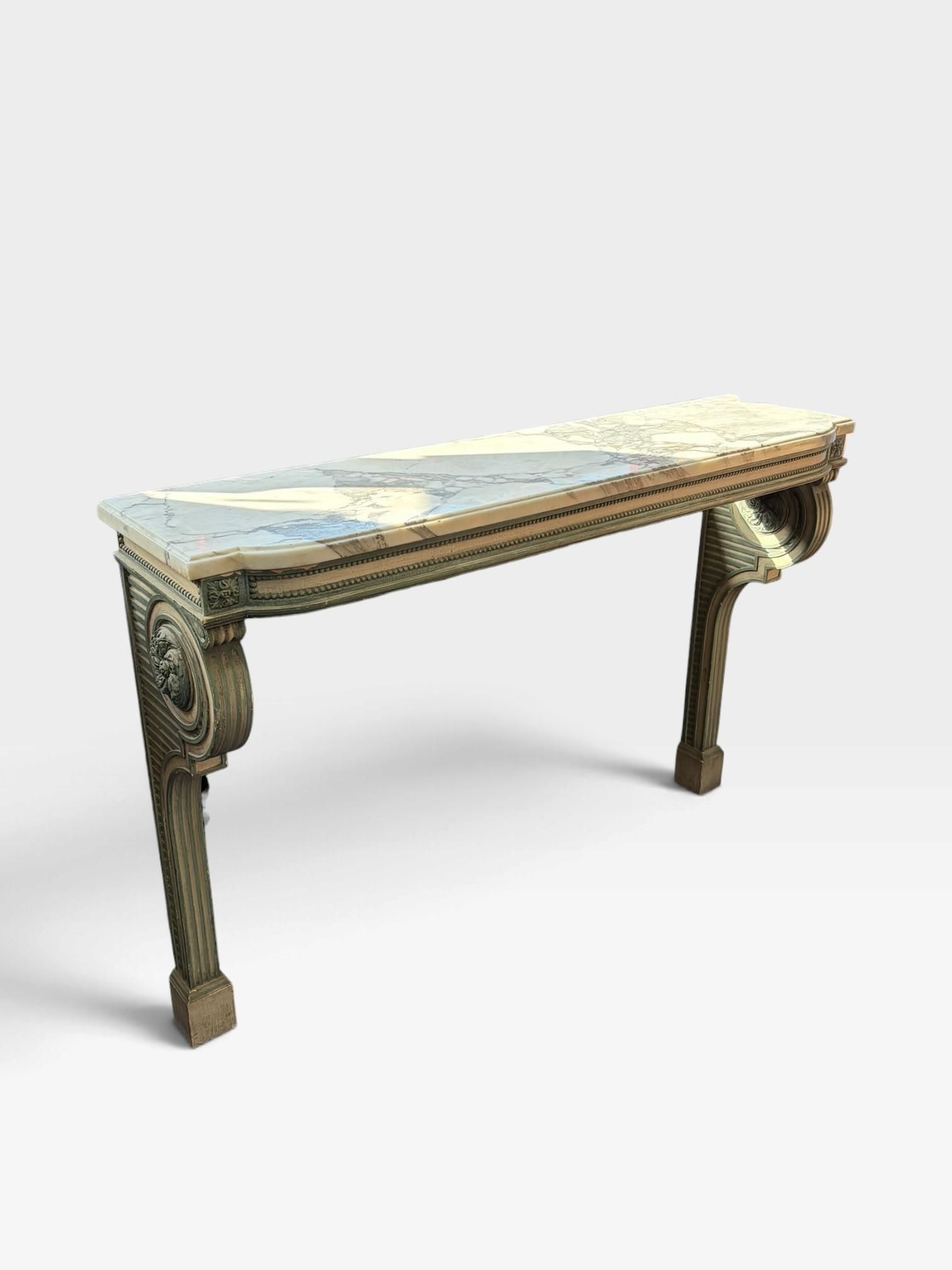 Console d'applique en bois laqué crème rechampi bleu, moulur…