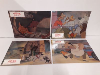 quatre cartes postales représentant des personnages Disney issus des films d'animation