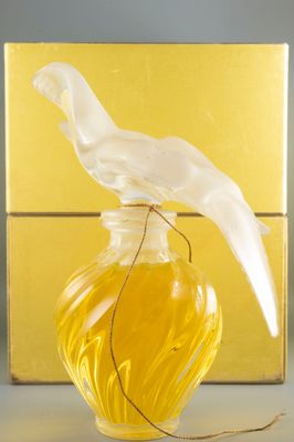 NINA RICCI, L'AIR DU TEMPS Flacon bouchon en verre strié, bo…