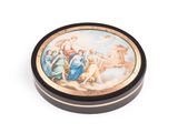 une photo d'une boîte décorative ornée d'une peinture