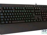 le clavier est noir et comporte des touches vertes