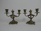paire de candélabres anciens en laiton avec fleurs et feuilles