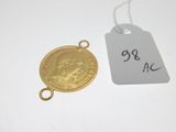 gros plan d'une pièce d'or portant une étiquette de prix