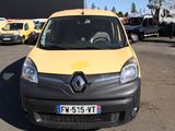 une camionnette jaune et noire garée sur un parking