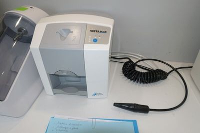 a machine that is sitting on a table with a note in front of it