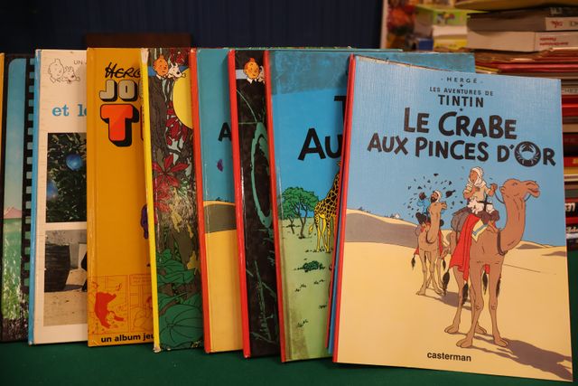 HERGE, 10 albums dont : 4 albums de « TINTIN » avec dos à couvert...