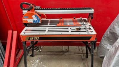 Scie à eau NORTON Clipper - Saint Gobain sur support roulant