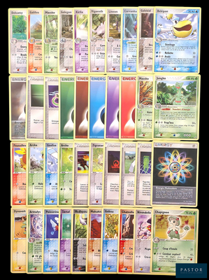 beaucoup de cartes sur la table