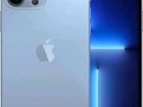 un gros plan sur l'arrière d'un iPhone 11 et d'un iPhone 11