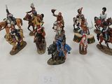 sept figurines de soldats à cheval, armés de lances et de javelots