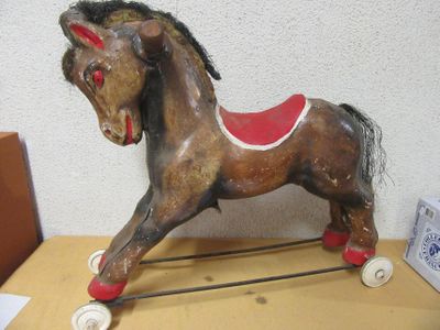 Cheval A Roulettes EN Carton Bouilli 35 - 45 Euro